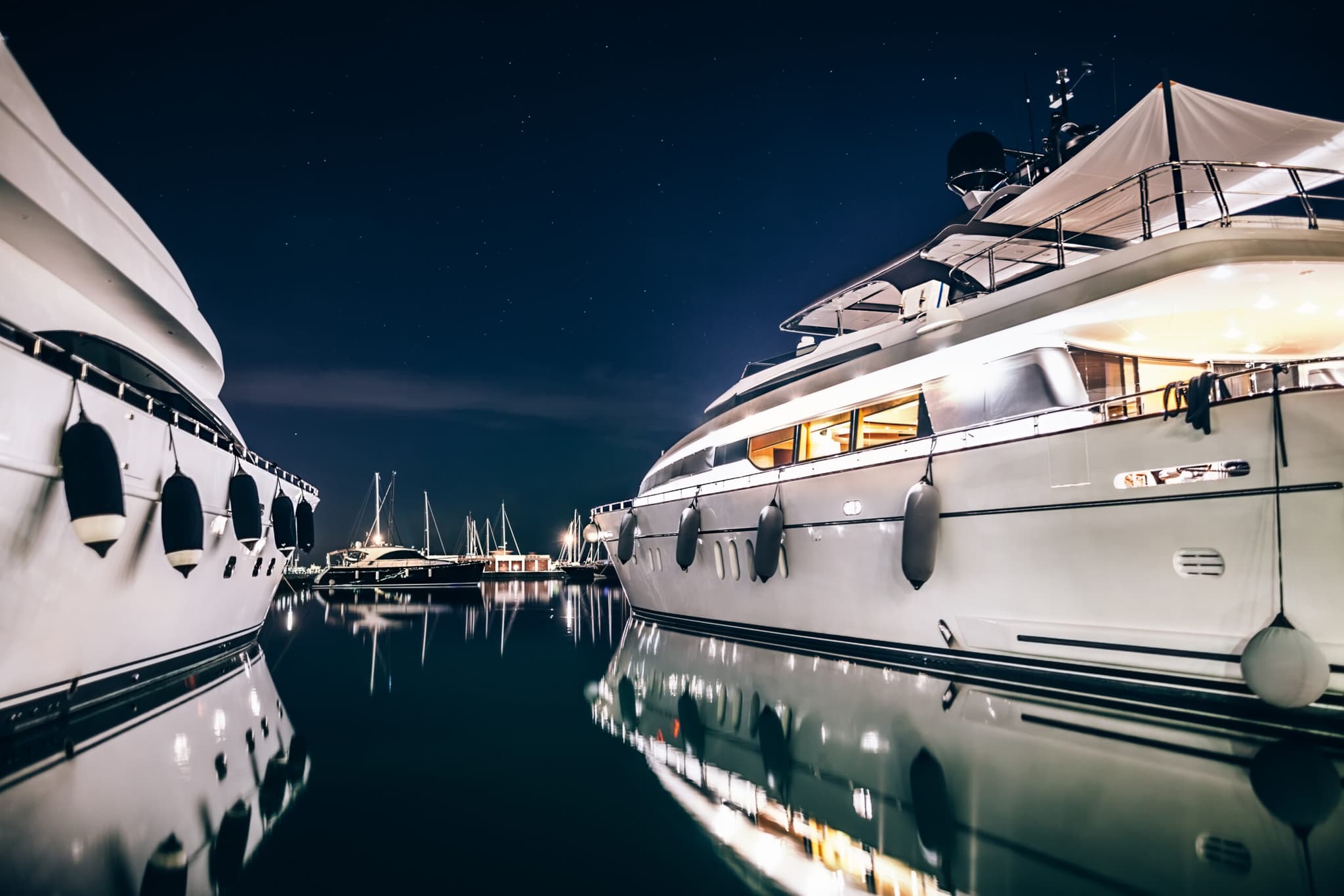 PVC vs Hypalon Fenders: Which One Is Right for Your Yacht?